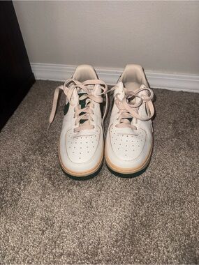 Nike Air Force 1 '07 LV8 Women's Shoes, Dark Green